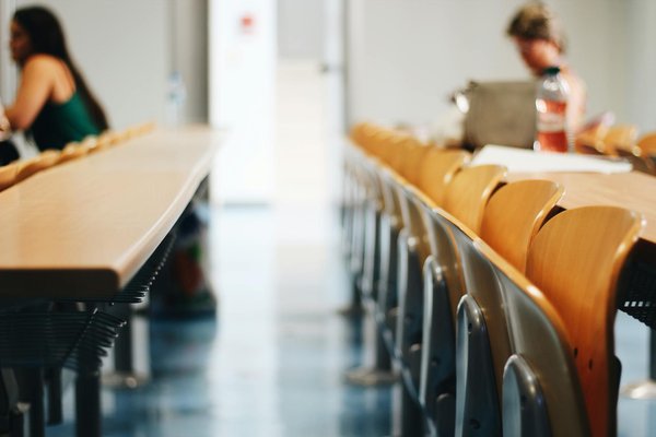 Welche Herausforderungen bringt die Globalisierung fÃ¼r Unternehmensdienstleistungen mit sich?